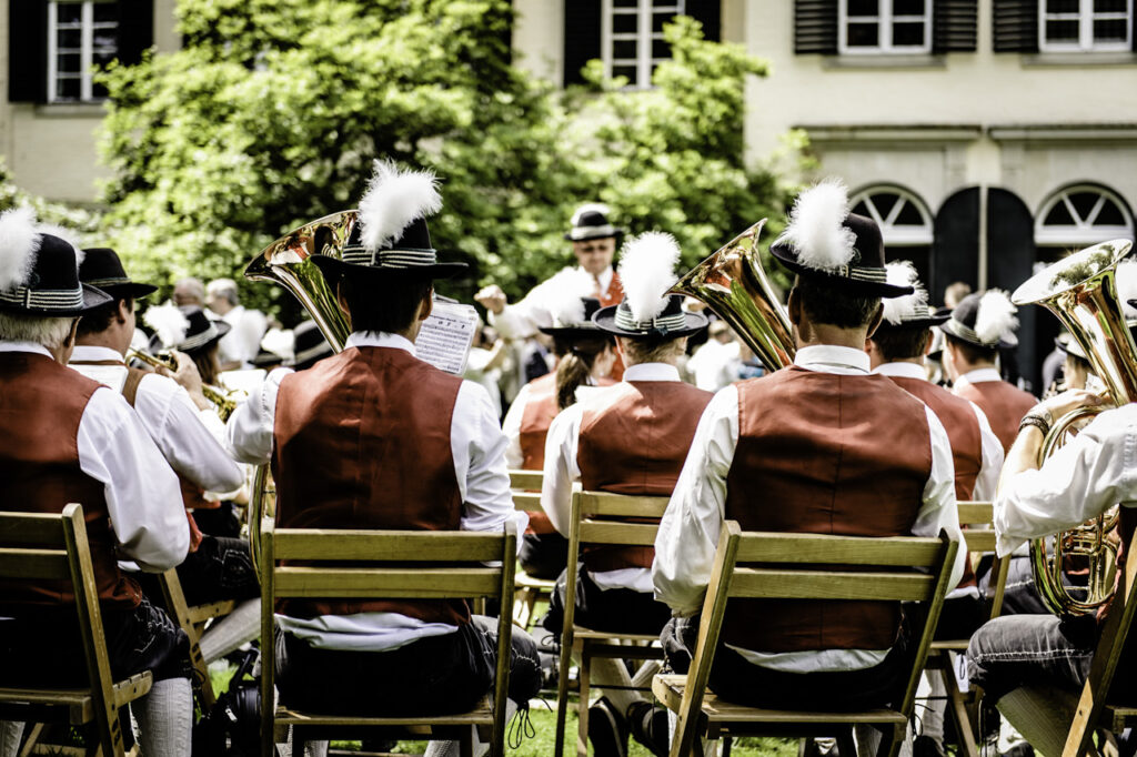 Musikkapelle vor dem Schloss in Rastede